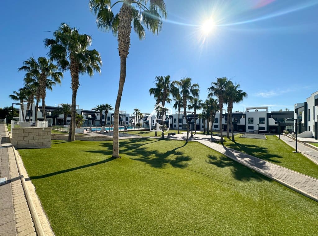 2 sovrum Bungalow att hyra i Orihuela Costa med pool garage - 1 500 € (Ref: 9789983)