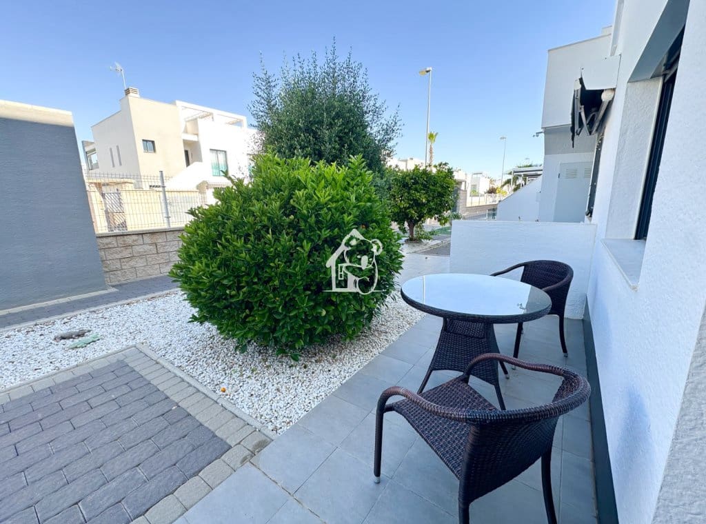 2 sovrum Bungalow att hyra i Orihuela Costa med pool garage - 1 500 € (Ref: 9789983)