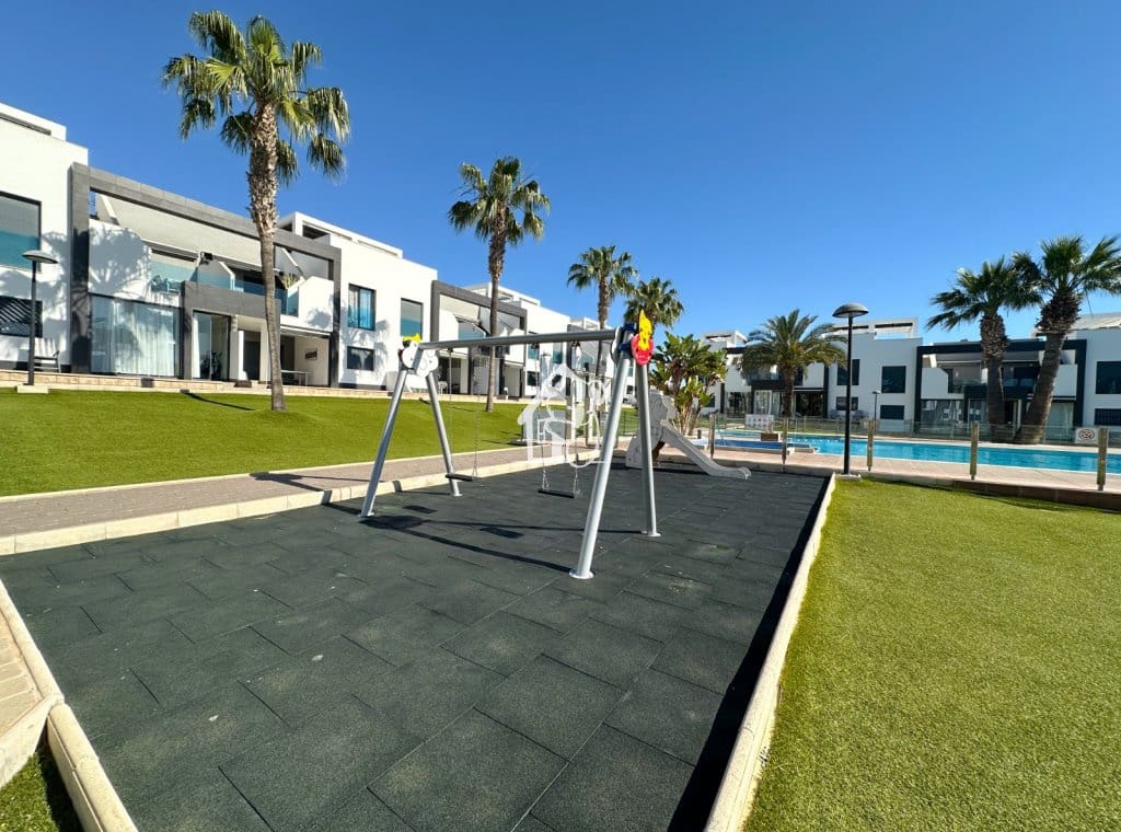 2 sovrum Bungalow att hyra i Orihuela Costa med pool garage - 1 500 € (Ref: 9789983)