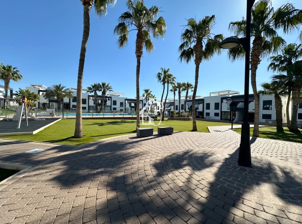 2 sovrum Bungalow att hyra i Orihuela Costa med pool garage - 1 500 € (Ref: 9789983)