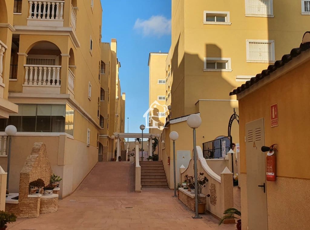 2 sypialnia Apartament do wynajęcia w Algorfa z basenem garażem - 700 € (Ref: 9796282)