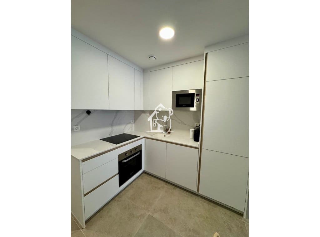 1 bedroom Apartment for rent in Torrevieja with pool - € 850 (Ref: 9803833)