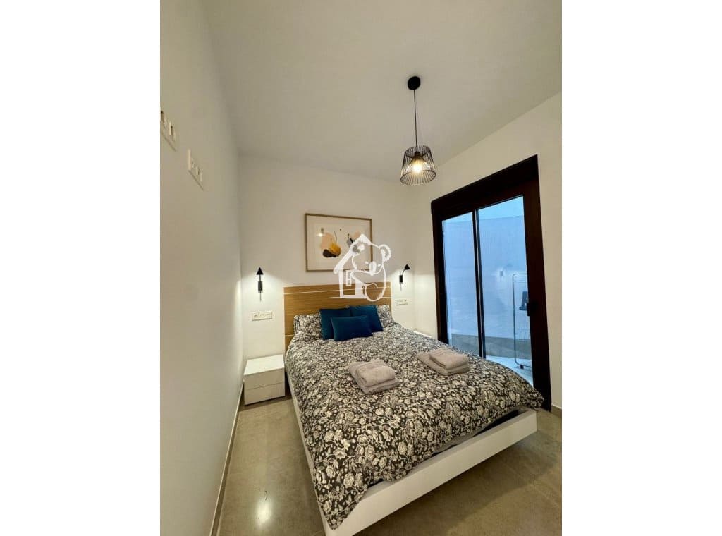 1 bedroom Apartment for rent in Torrevieja with pool - € 850 (Ref: 9803833)