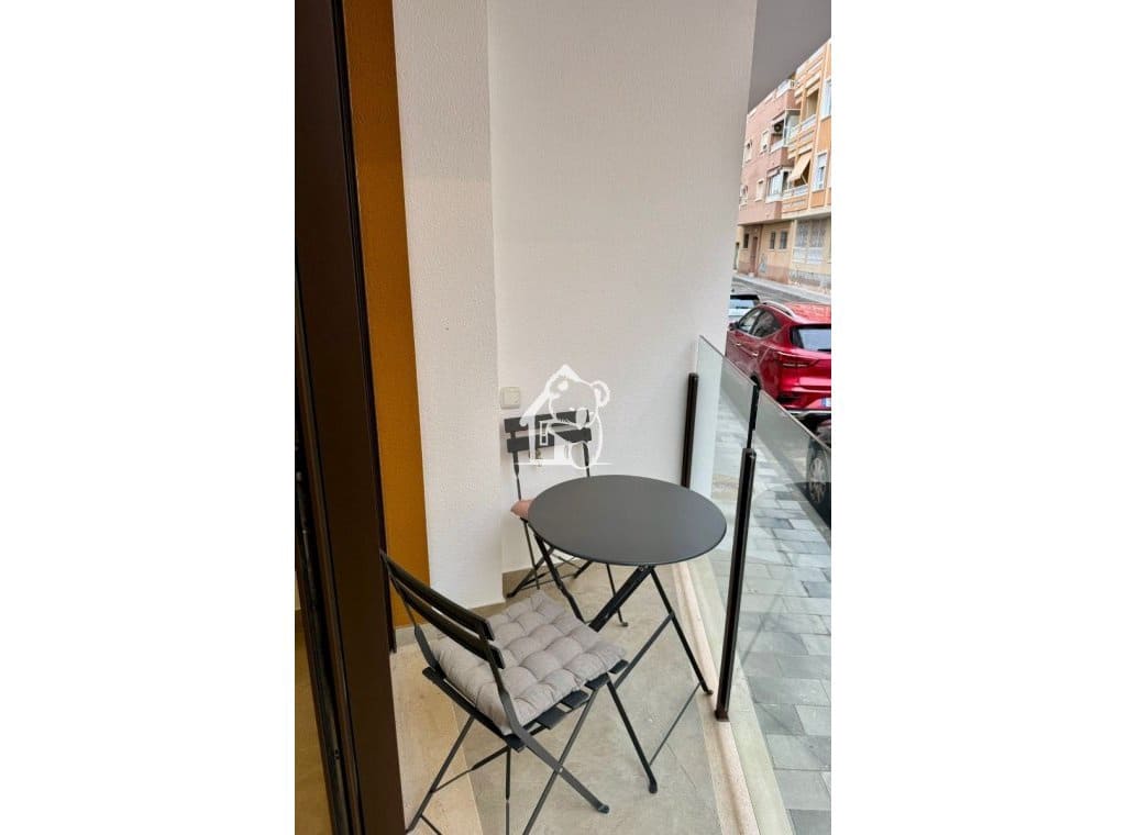 1 bedroom Apartment for rent in Torrevieja with pool - € 850 (Ref: 9803833)