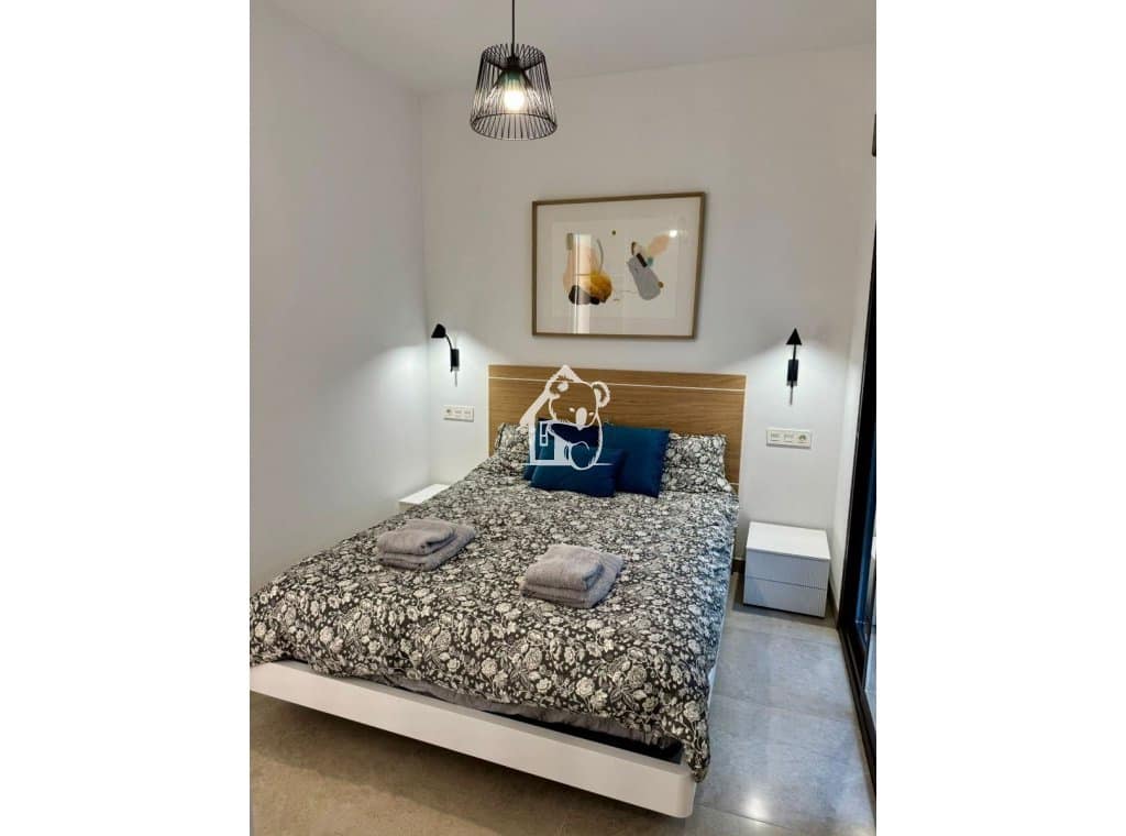 1 bedroom Apartment for rent in Torrevieja with pool - € 850 (Ref: 9803833)