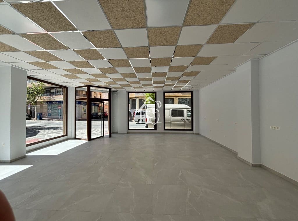 1 Zimmer Gewerbe zu vermieten in Torrevieja - 1.800 € (Ref: 9805858)