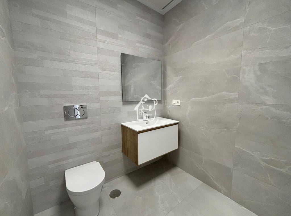 1 Zimmer Gewerbe zu vermieten in Torrevieja - 1.800 € (Ref: 9805858)