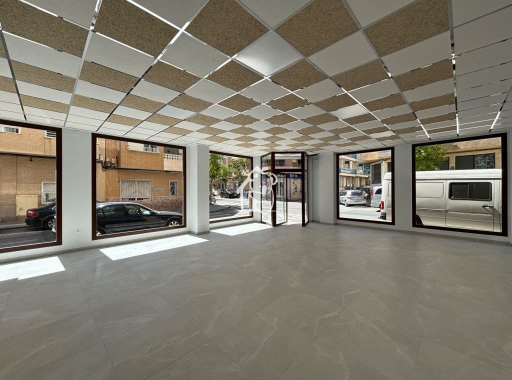 1 Zimmer Gewerbe zu vermieten in Torrevieja - 1.800 € (Ref: 9805858)