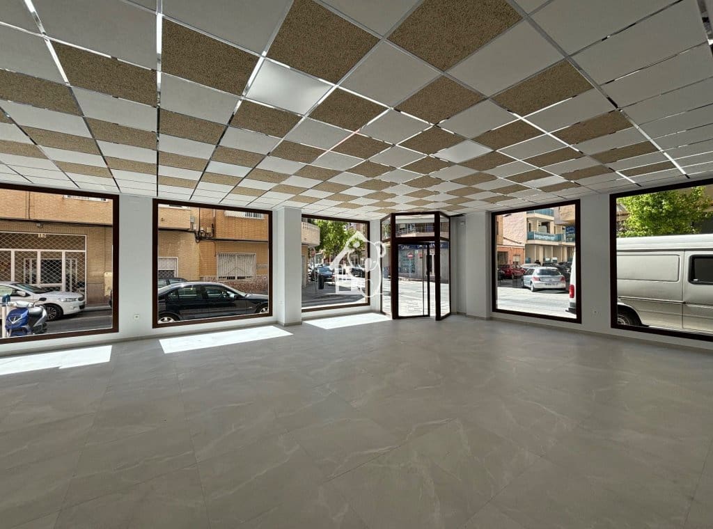 1 Zimmer Gewerbe zu vermieten in Torrevieja - 1.800 € (Ref: 9805858)