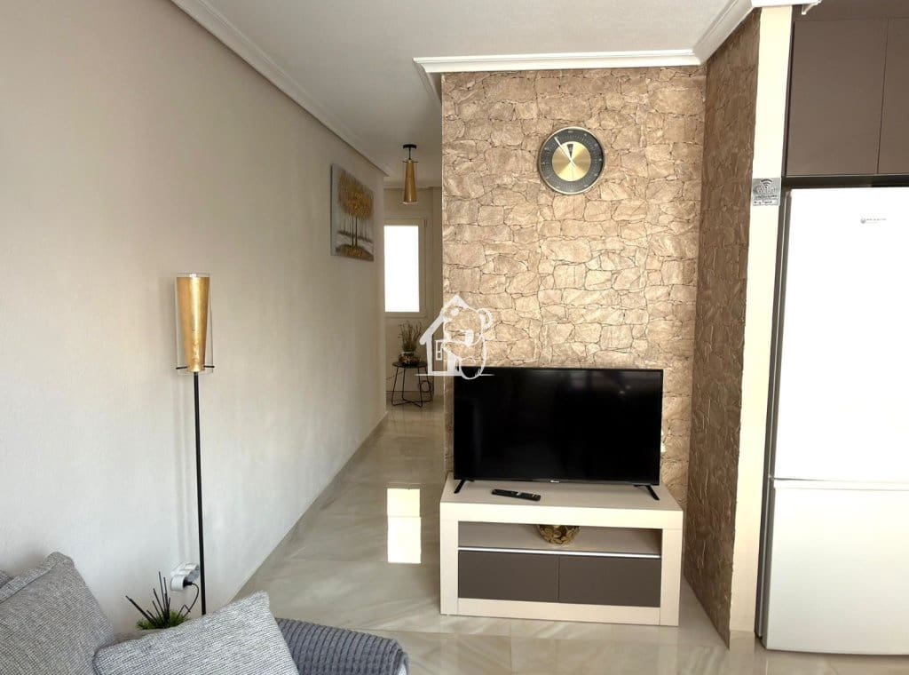 Appartement de 2 chambres à louer à Torrevieja - 950 € (Ref: 9810928)