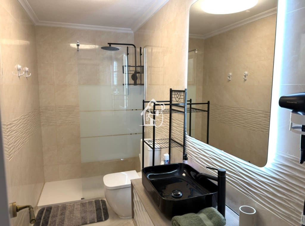 Appartement de 2 chambres à louer à Torrevieja - 950 € (Ref: 9810928)