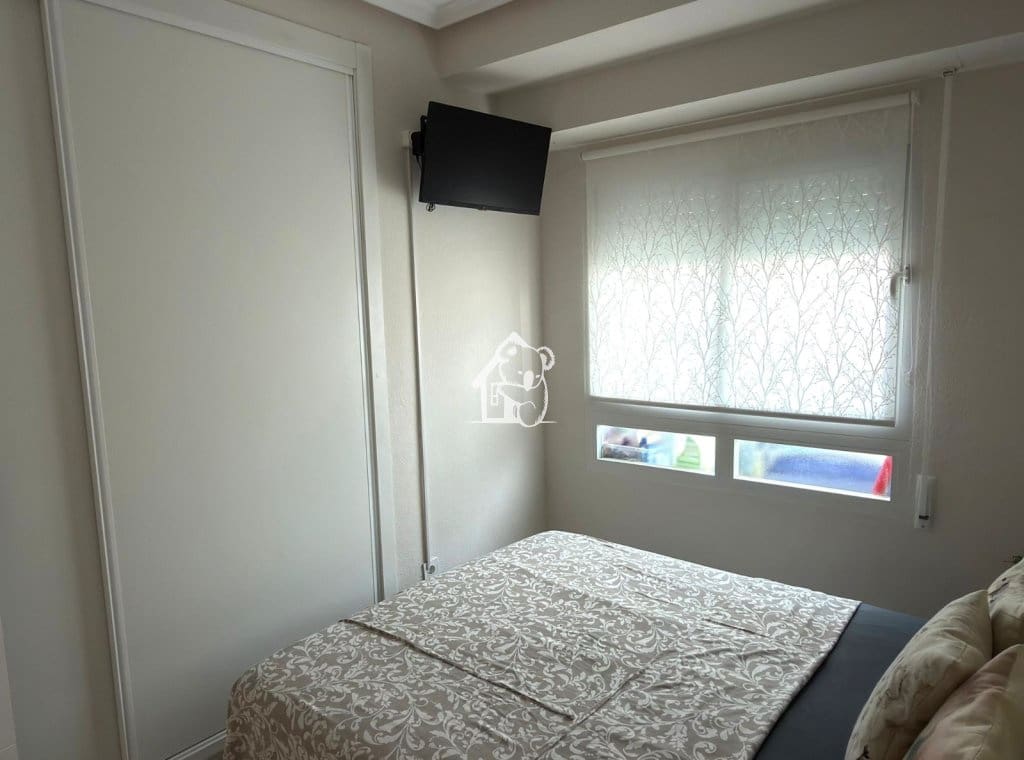 Appartement de 2 chambres à louer à Torrevieja - 950 € (Ref: 9810928)