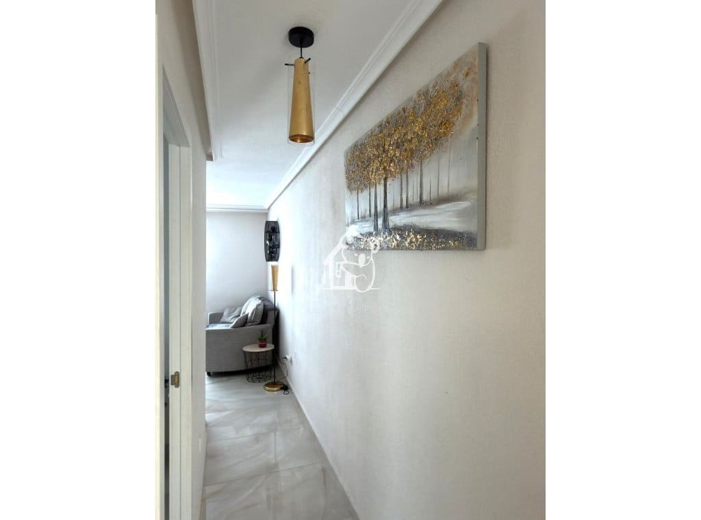 Appartement de 2 chambres à louer à Torrevieja - 950 € (Ref: 9810928)