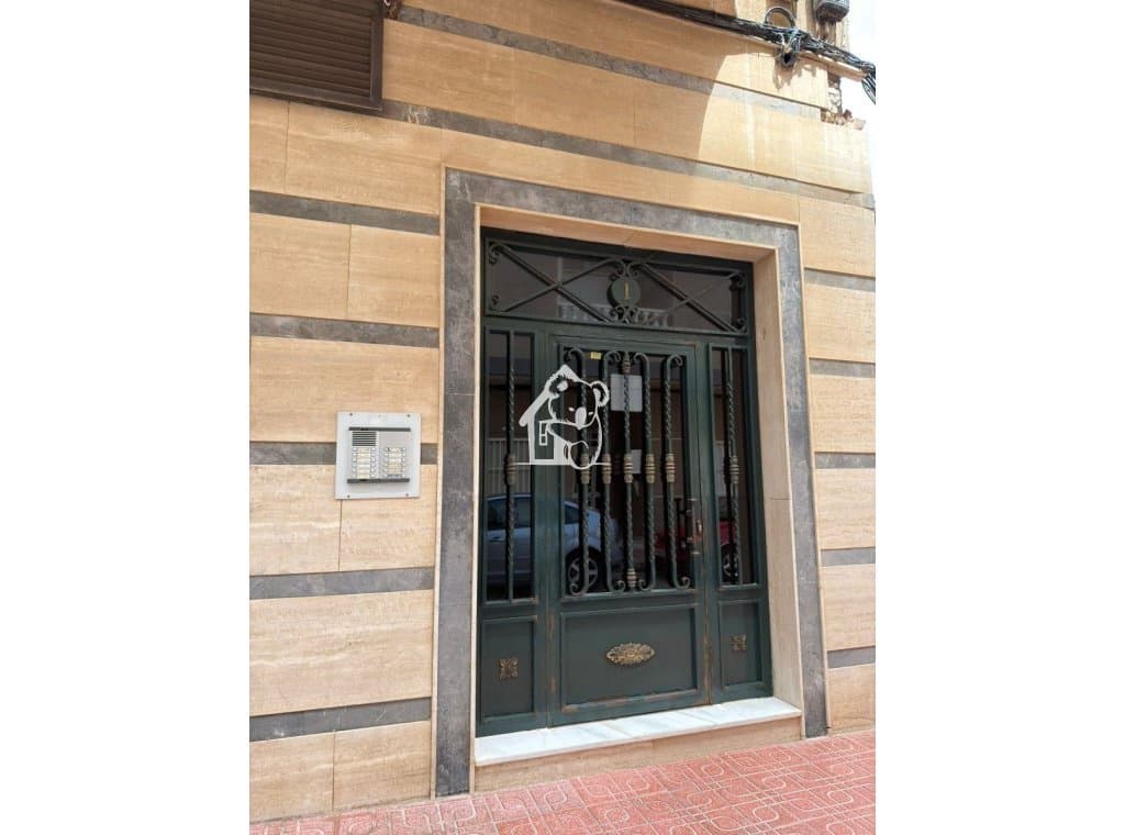 Appartement de 2 chambres à louer à Torrevieja - 950 € (Ref: 9810928)