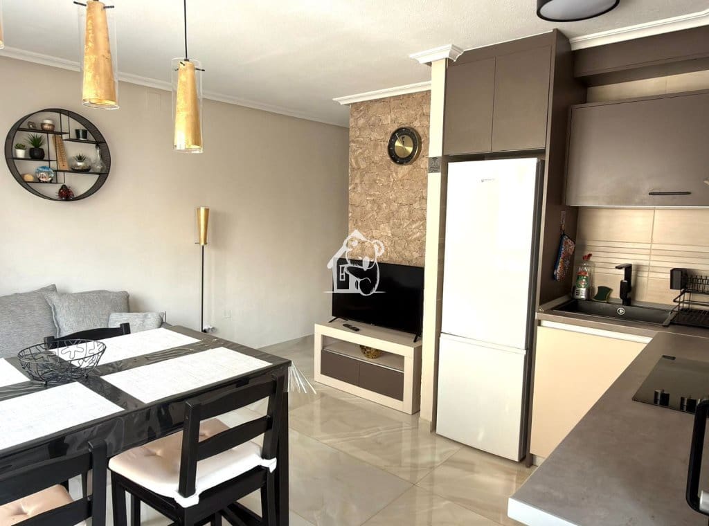 Appartement de 2 chambres à louer à Torrevieja - 950 € (Ref: 9810928)