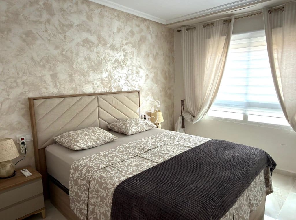 Appartement de 2 chambres à louer à Torrevieja - 950 € (Ref: 9810928)