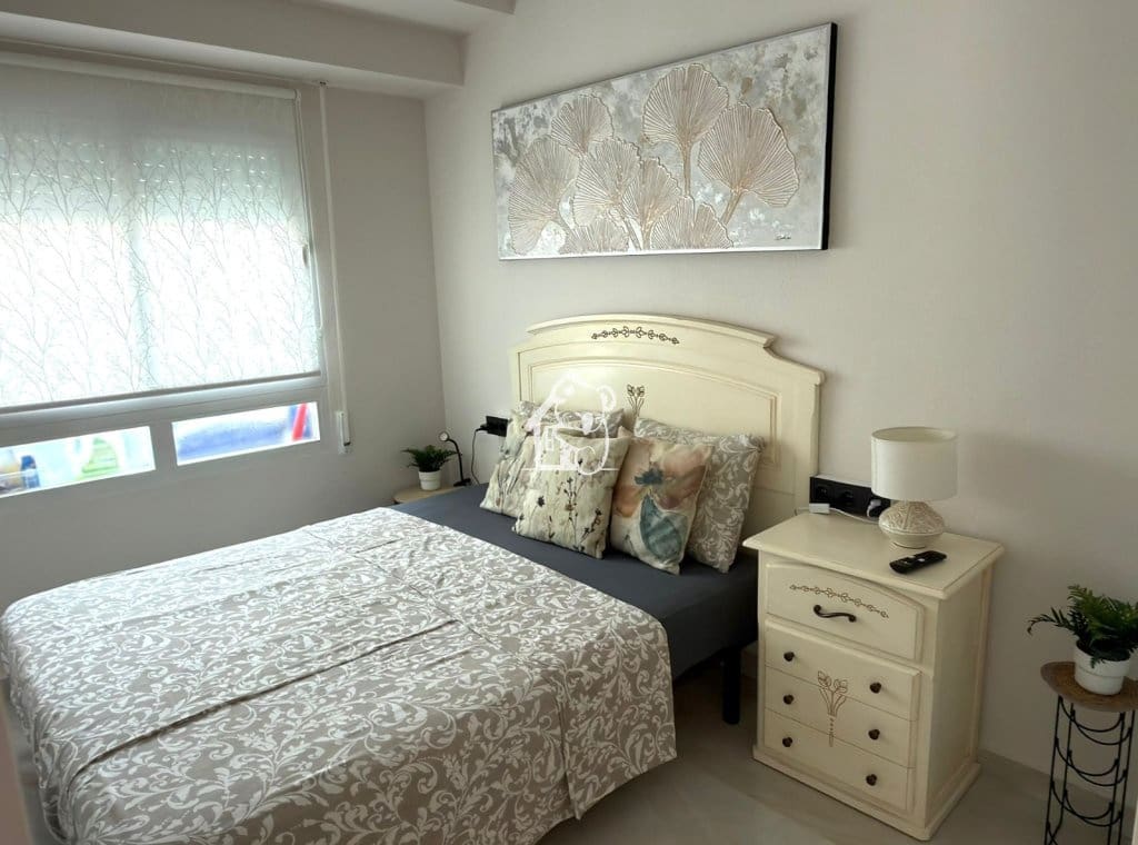 Appartement de 2 chambres à louer à Torrevieja - 950 € (Ref: 9810928)