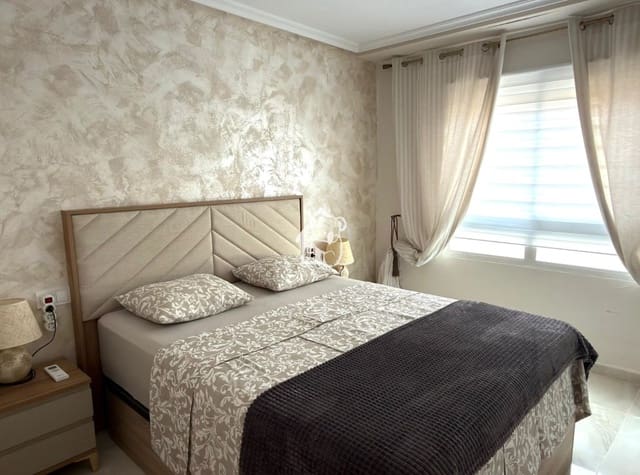 Appartement de 2 chambres à louer à Playa del Cura, Torrevieja - 950 € (Ref: 9810928)