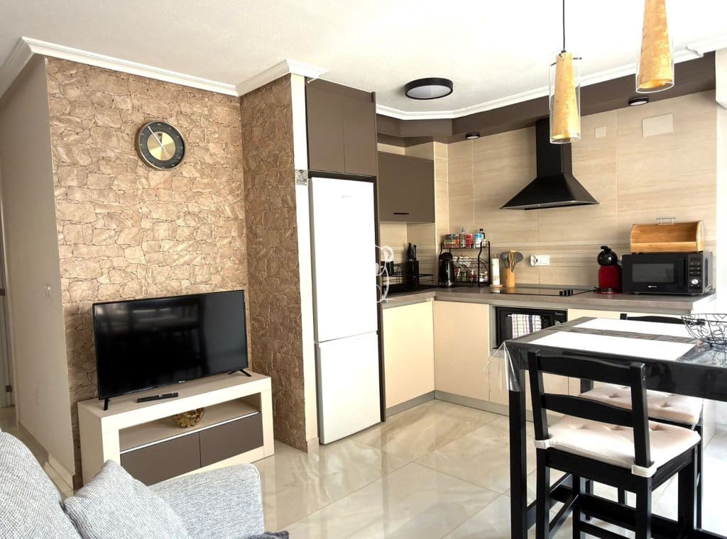 Appartement de 2 chambres à louer à Torrevieja - 950 € (Ref: 9810928)