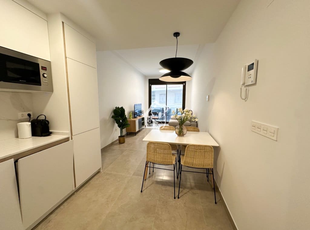 1 quarto Apartamento para arrendar em Torrevieja com piscina - 850 € (Ref: 9815366)