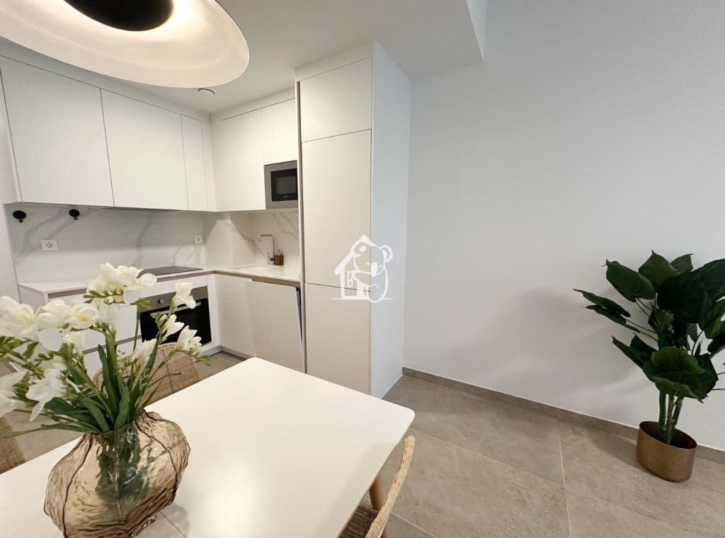1 quarto Apartamento para arrendar em Torrevieja com piscina - 850 € (Ref: 9815366)