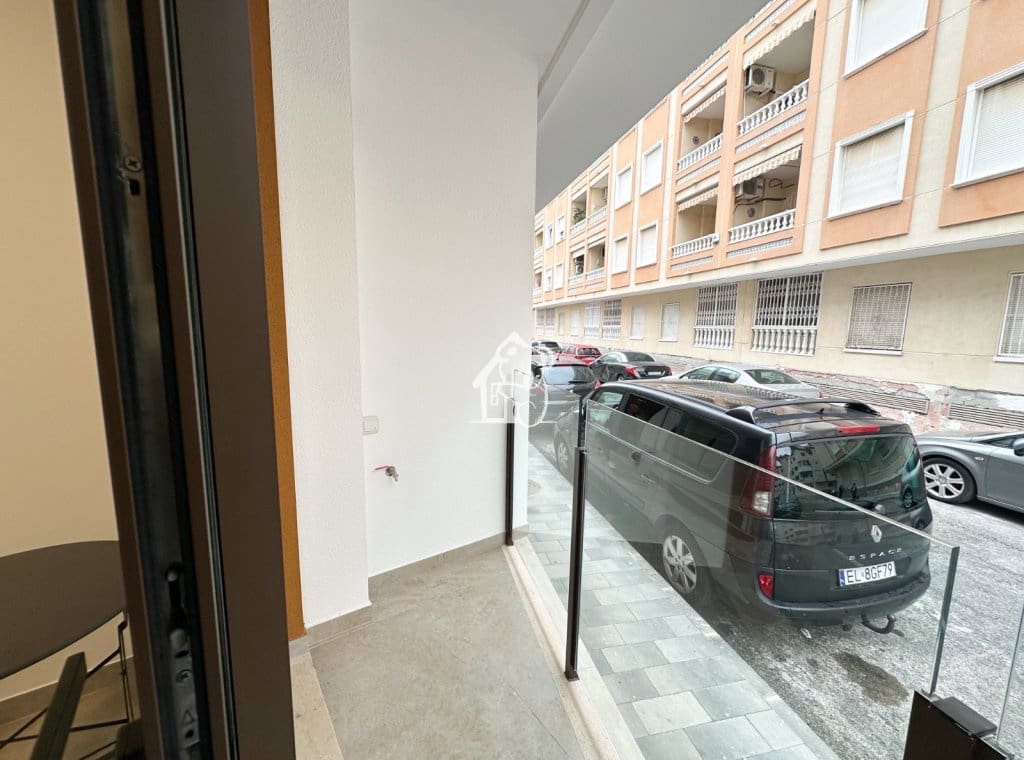 1 quarto Apartamento para arrendar em Torrevieja com piscina - 850 € (Ref: 9815366)
