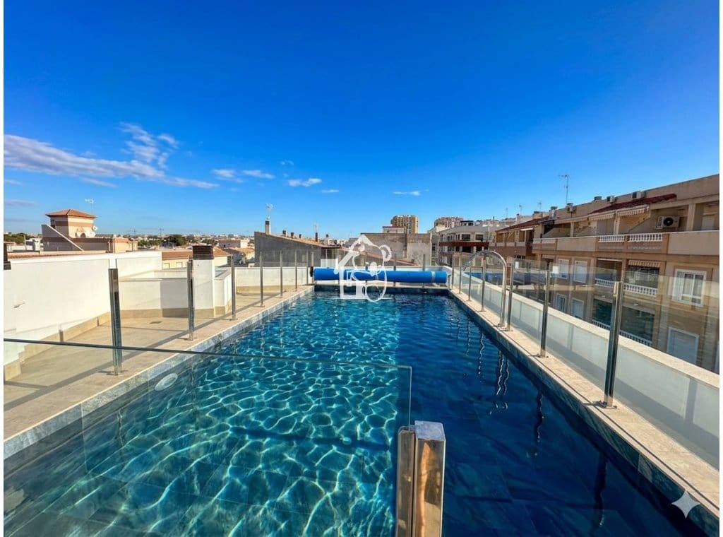 1 quarto Apartamento para arrendar em Torrevieja com piscina - 850 € (Ref: 9815366)