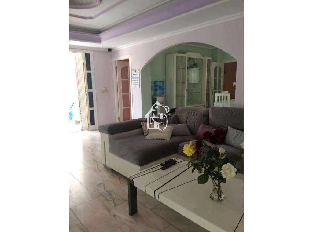 3 quarto Moradia para arrendar em Torrevieja com piscina - 2 800 € (Ref: 9819732)