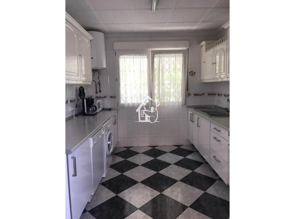 3 quarto Moradia para arrendar em Torrevieja com piscina - 2 800 € (Ref: 9819732)