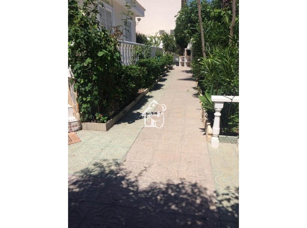 3 quarto Moradia para arrendar em Torrevieja com piscina - 2 800 € (Ref: 9819732)