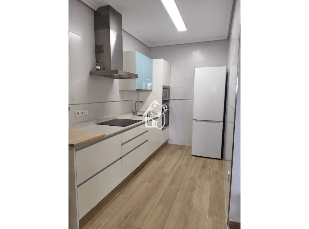 3 soverom Leilighet til leie i Playa Flamenca med garasje - € 1 200 (Ref: 9821829)