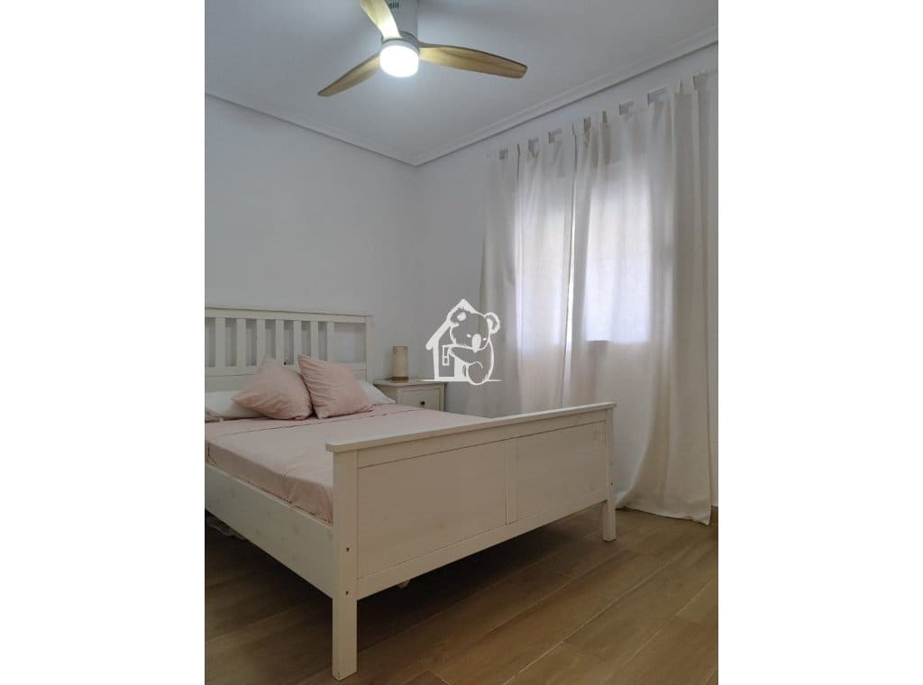3 soverom Leilighet til leie i Playa Flamenca med garasje - € 1 200 (Ref: 9821829)