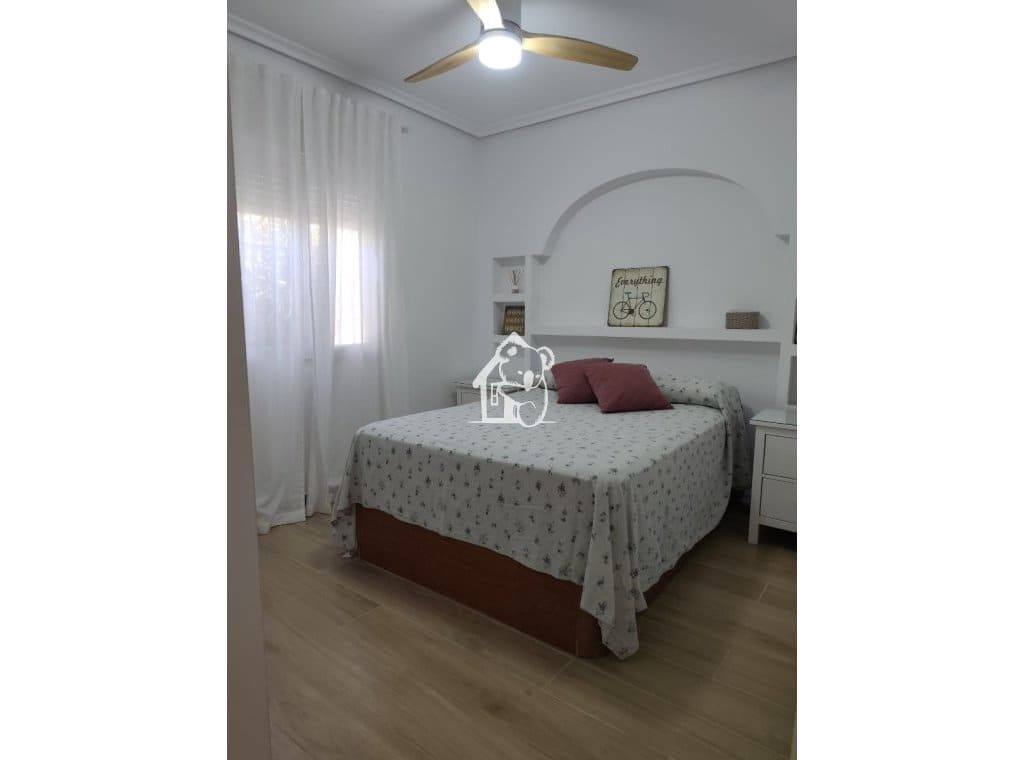 3 soverom Leilighet til leie i Playa Flamenca med garasje - € 1 200 (Ref: 9821829)