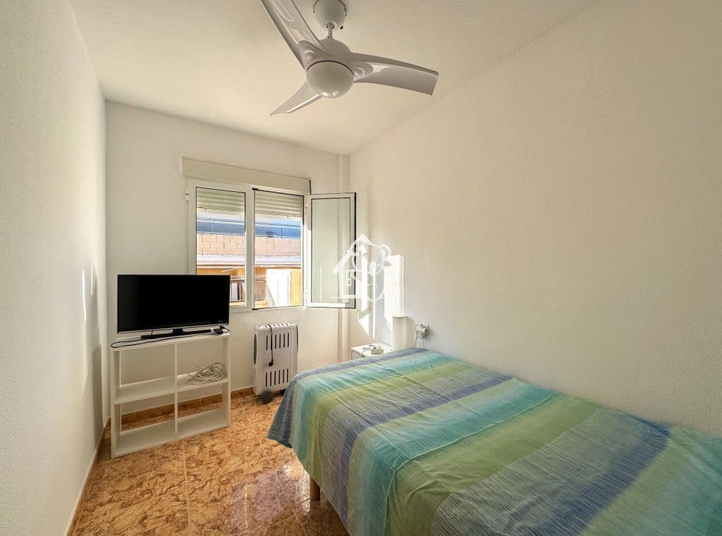 2 slaapkamer Appartement te huur in Torrevieja - € 700 (Ref: 9826120)