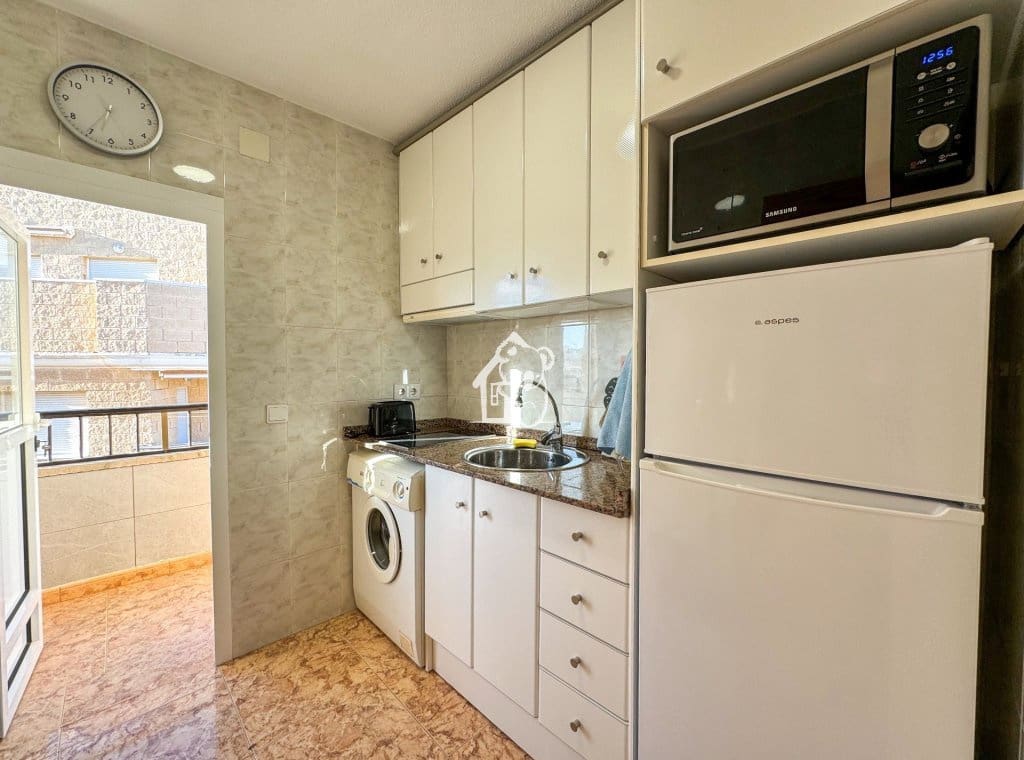 2 slaapkamer Appartement te huur in Torrevieja - € 700 (Ref: 9826120)