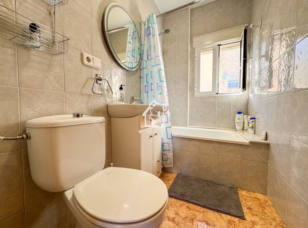 2 slaapkamer Appartement te huur in Torrevieja - € 700 (Ref: 9826120)