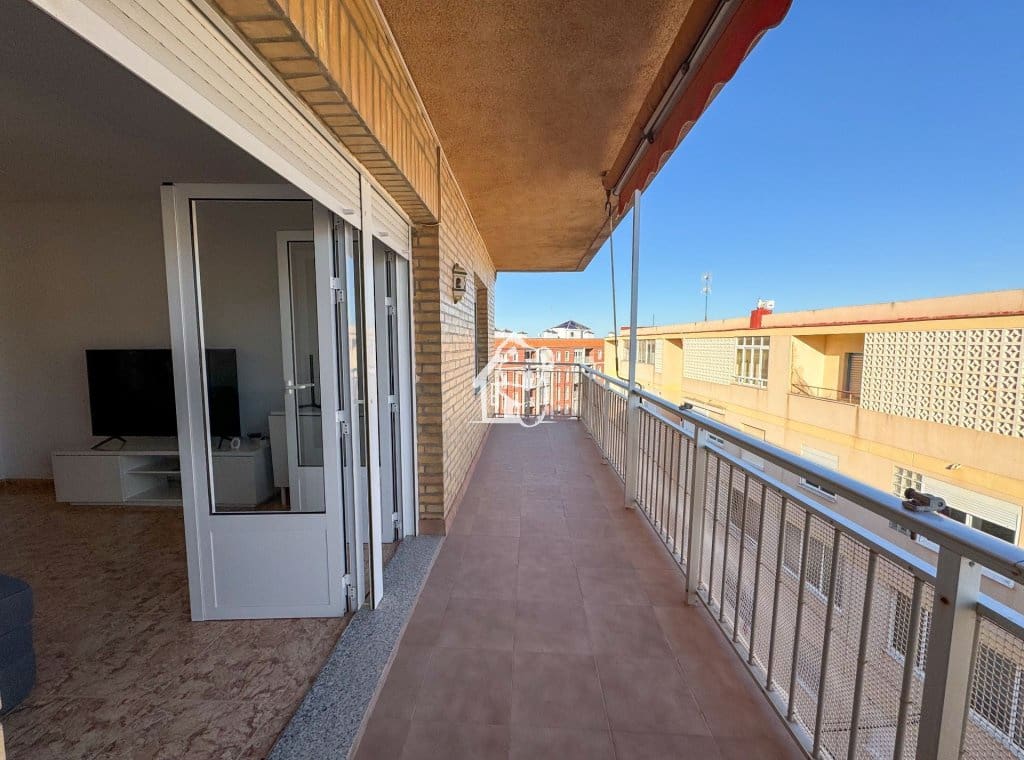 2 slaapkamer Appartement te huur in Torrevieja - € 700 (Ref: 9826120)