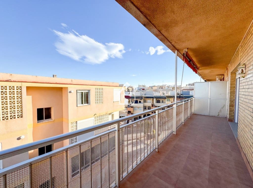 2 slaapkamer Appartement te huur in Torrevieja - € 700 (Ref: 9826120)