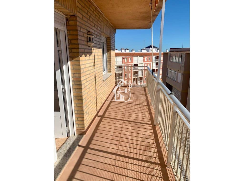 2 slaapkamer Appartement te huur in Torrevieja - € 700 (Ref: 9826120)