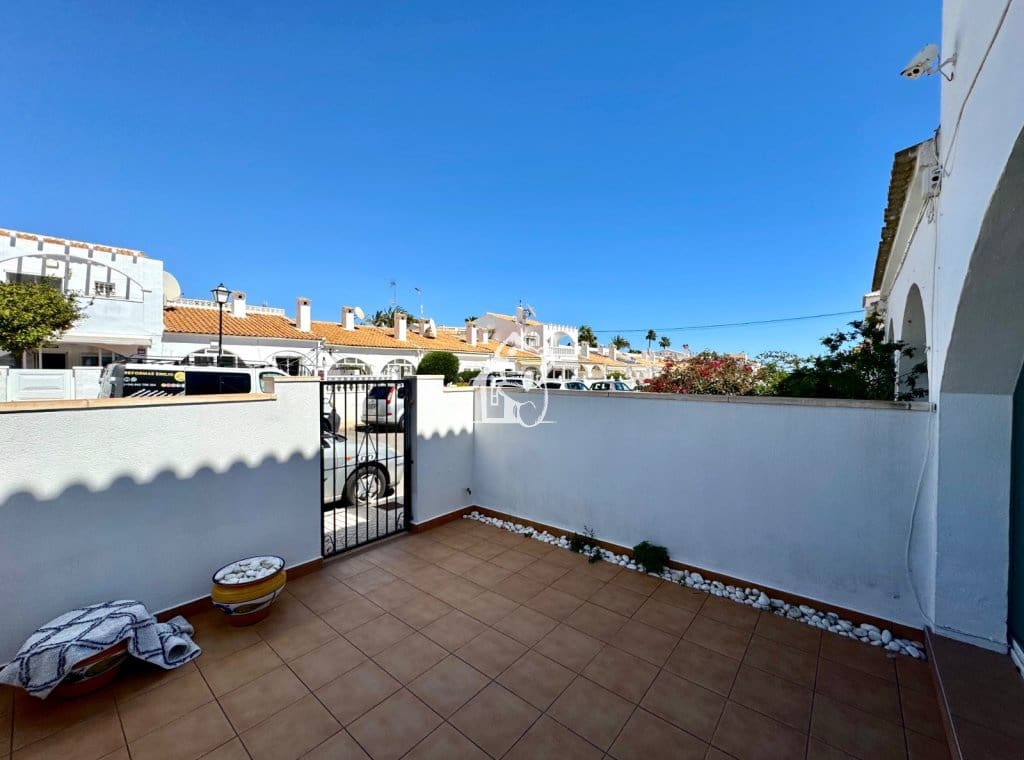 2 slaapkamer Villa te huur in Orihuela Costa - € 1.200 (Ref: 9828133)