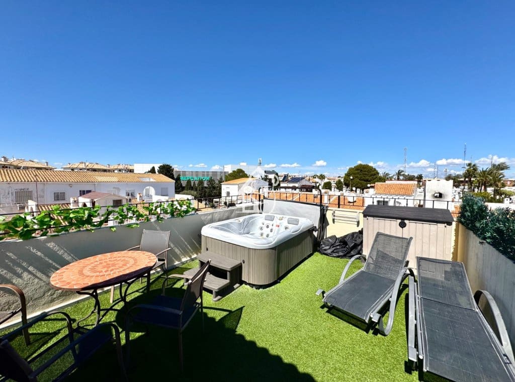 2 slaapkamer Villa te huur in Orihuela Costa - € 1.200 (Ref: 9828133)