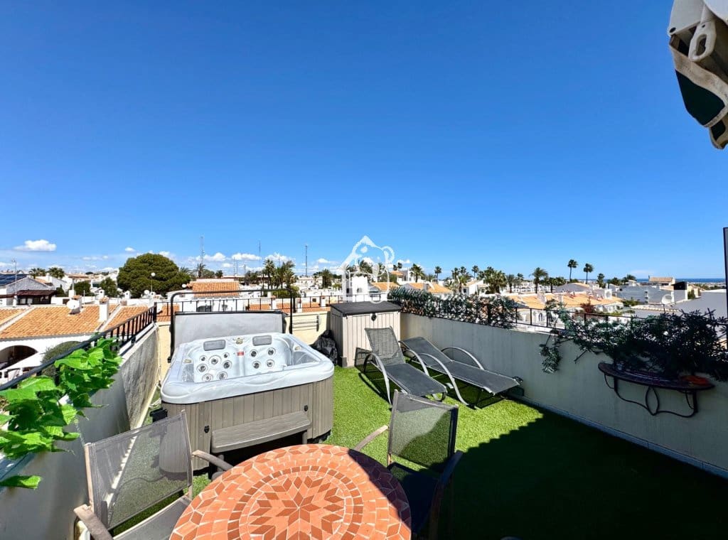 2 slaapkamer Villa te huur in Orihuela Costa - € 1.200 (Ref: 9828133)