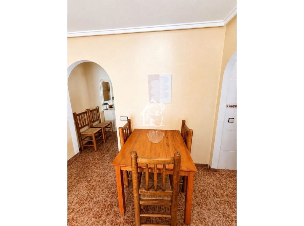 2 slaapkamer Appartement te huur in Torrevieja met zwembad - € 850 (Ref: 9828134)