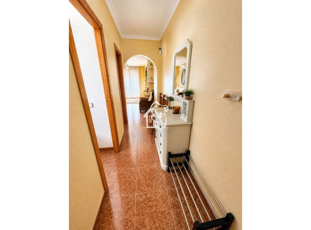 2 slaapkamer Appartement te huur in Torrevieja met zwembad - € 850 (Ref: 9828134)