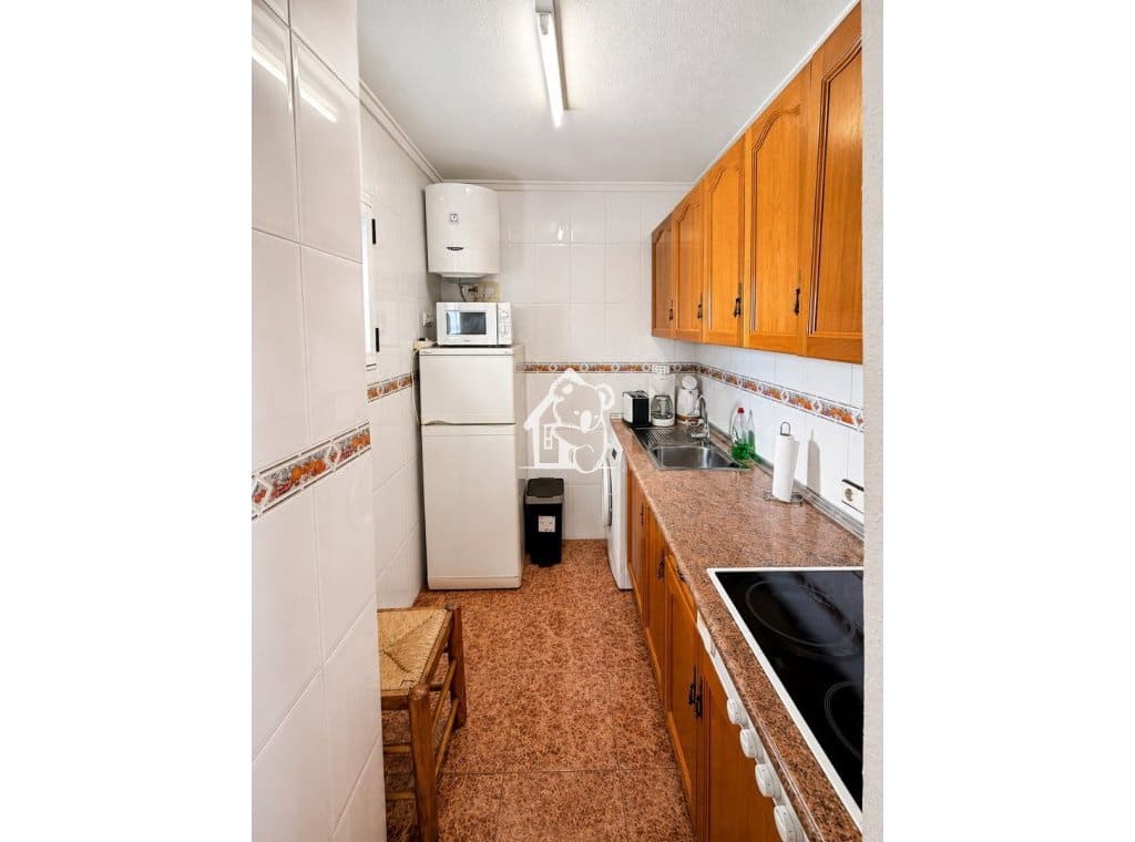2 slaapkamer Appartement te huur in Torrevieja met zwembad - € 850 (Ref: 9828134)