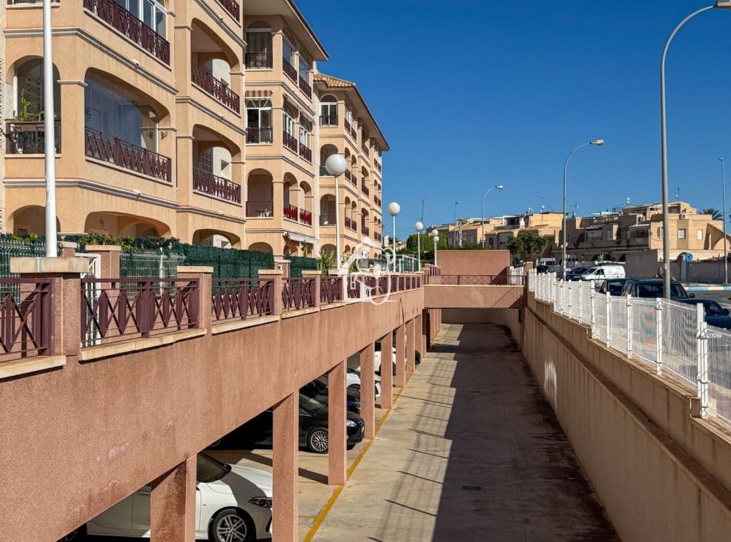 2 bedroom Apartment for rent in Orihuela Costa with pool - € 800 (Ref: 9828135)