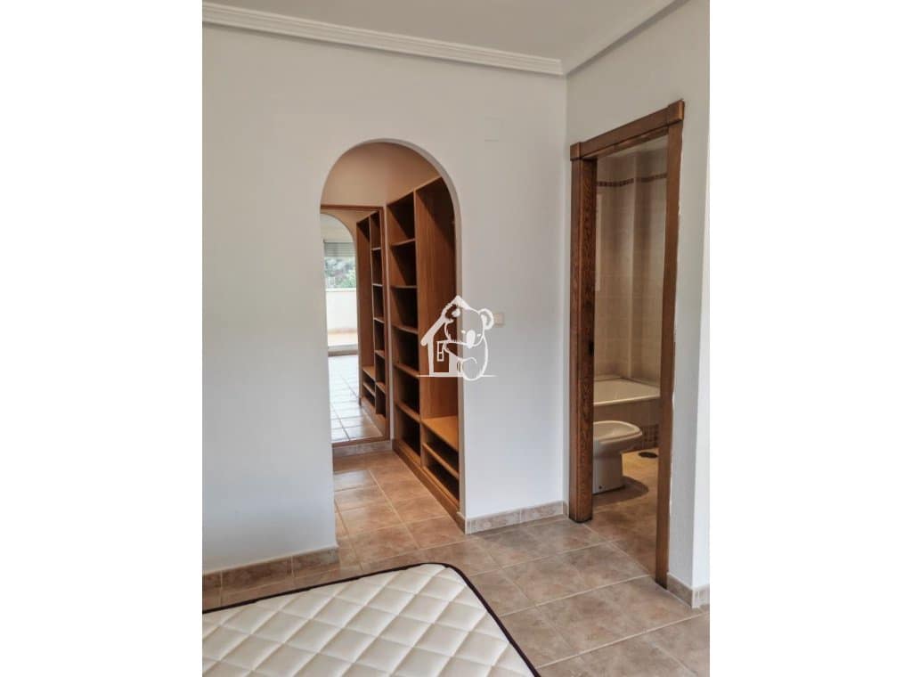 3 bedroom Villa for rent in Bigastro with garage - € 1,100 (Ref: 9830468)