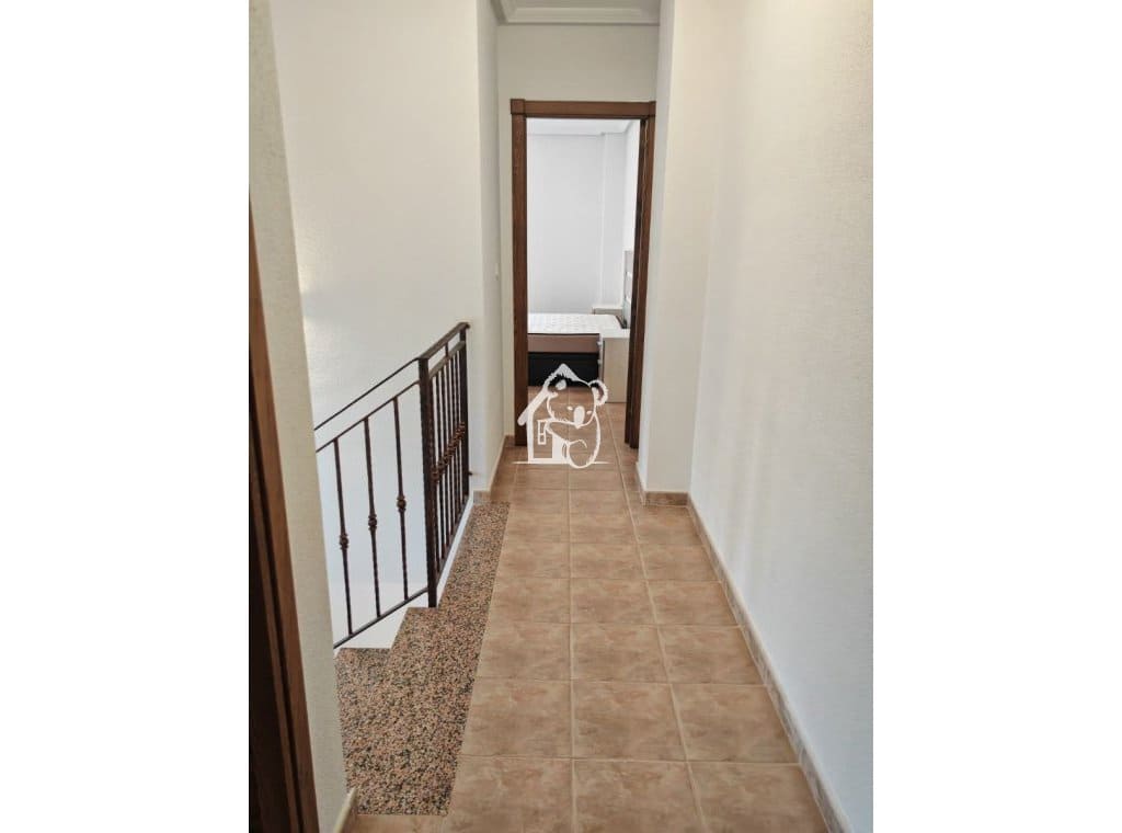 3 bedroom Villa for rent in Bigastro with garage - € 1,100 (Ref: 9830468)