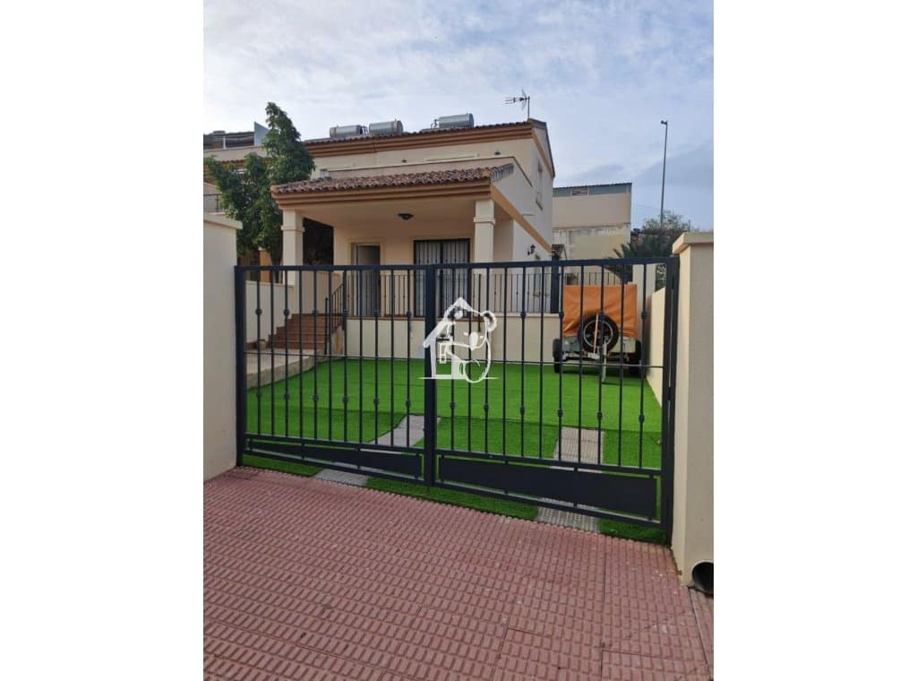 3 bedroom Villa for rent in Bigastro with garage - € 1,100 (Ref: 9830468)
