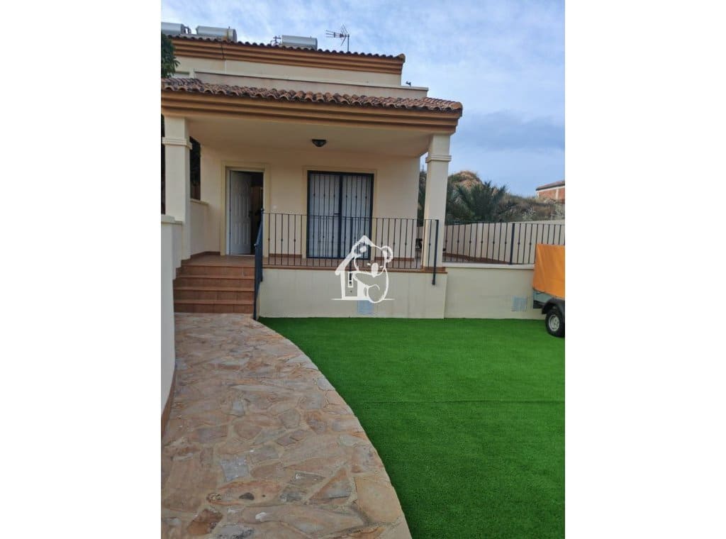 3 bedroom Villa for rent in Bigastro with garage - € 1,100 (Ref: 9830468)